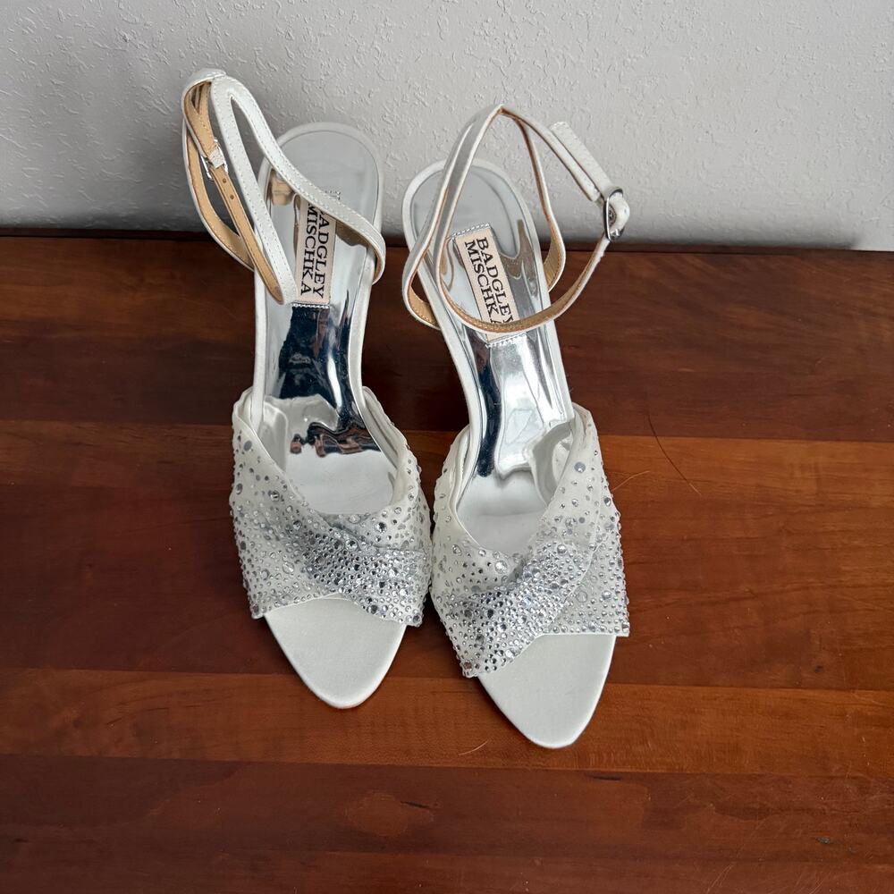 Badgley Mischka Cameryn Satin Peep Toe Stiletto Crystal Embellished Womens 7.5 - Picture 2 of 7